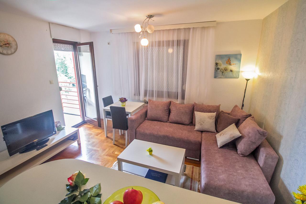 Stan Na Dan Banja Luka Apartment Luaran gambar