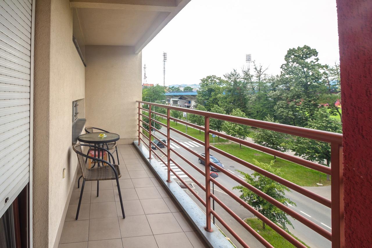 Stan Na Dan Banja Luka Apartment Luaran gambar