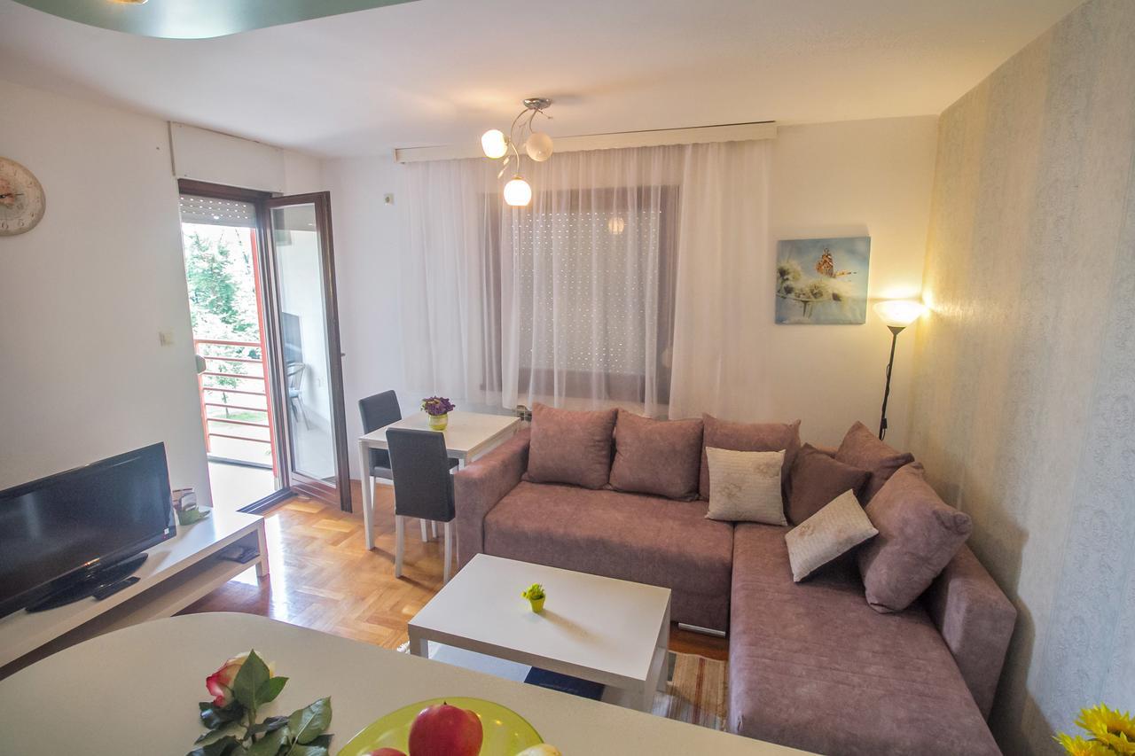 Stan Na Dan Banja Luka Apartment Luaran gambar